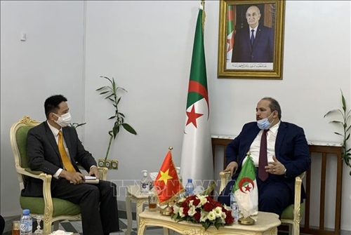 Tăng cường hợp tác giữa Đảng Cộng sản Việt Nam và Mặt trận Giải phóng Dân tộc Algeria